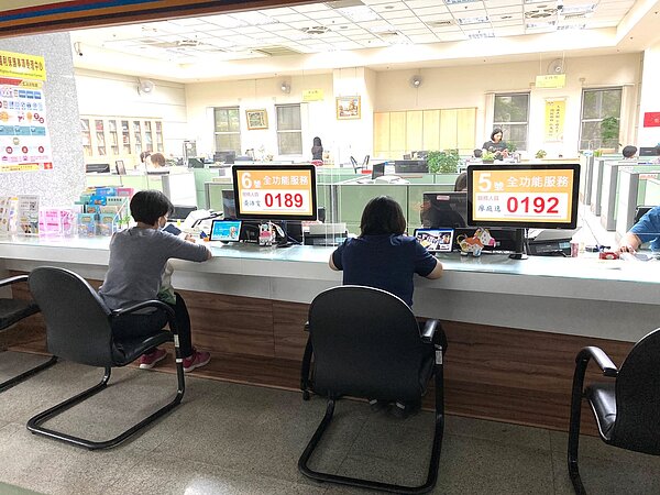 110年機動車使用牌照稅開徵,繳納期限5/3止。圖/台中市地方稅務局提供