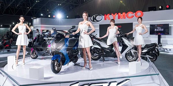 光陽新款機車KRV預售接單火熱,網路上準車主敲碗要求儘快交車的聲量愈來愈大,光陽克服晶片、關鍵零件短缺問題後,近日總算開始交車。圖/業者提供