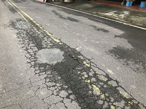 竹30線、竹32線道路年久失修。圖/新竹縣政府提供