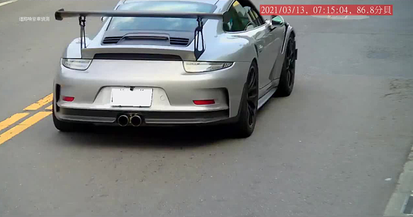 固定式高噪車輛偵攝系統取締違規車輛。圖/台北市環保局提供