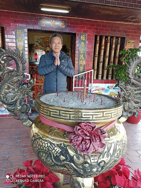 土地公廟座落在聚落入口，有拜有保佑。高鳳珠攝