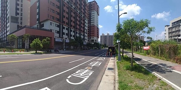 和平里內道路正在積極拓寬，四處可見都市更新計畫。高鳳珠攝