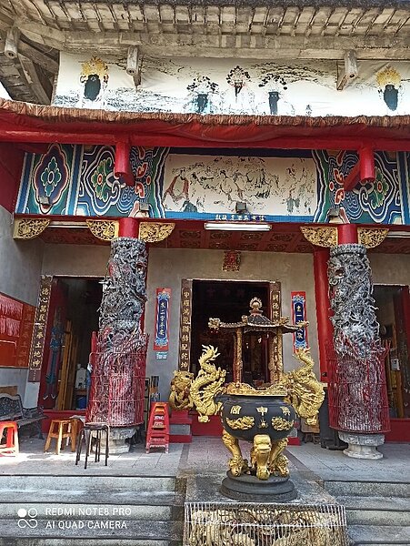 古蹟興申宮座落在小公園邊。高鳳珠攝