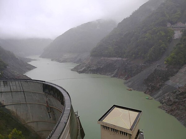 久未下雨，台中和平的德基水庫蓄水量只剩5.5％。圖／台電提供