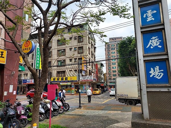 公園高低有層次，增添整片綠景的都會感。圖／陳忠賢攝影