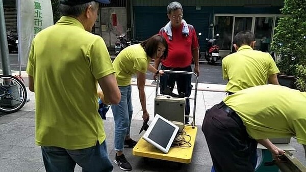 成立「幸福有里資收站」,環保愛地球。圖/姜靜枝攝