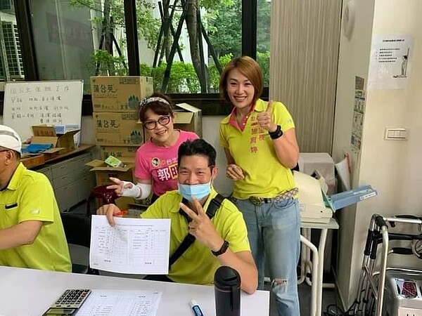服務里民是責任,施育婷重視社區安全。圖/姜靜枝攝