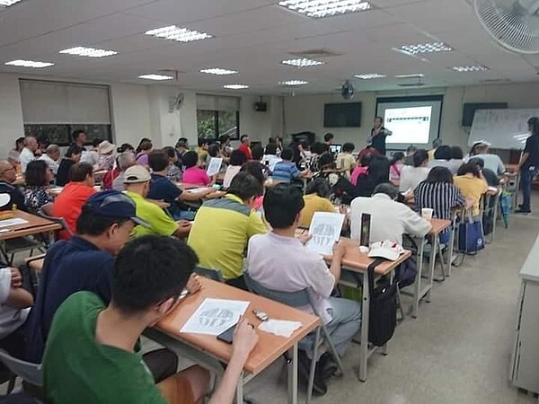 多元課程,讓里民增進技能。圖/記者江靜芝攝影