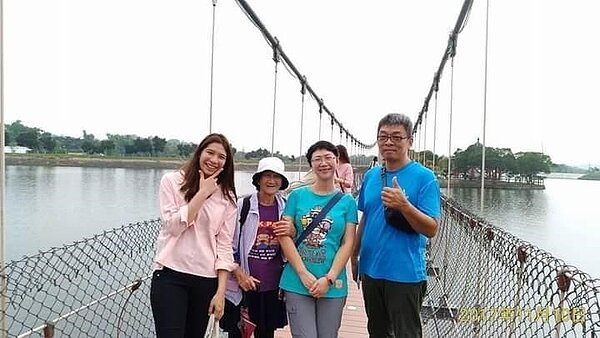 專心又專業，處處見得到身影的行動里長。圖／里辦提供