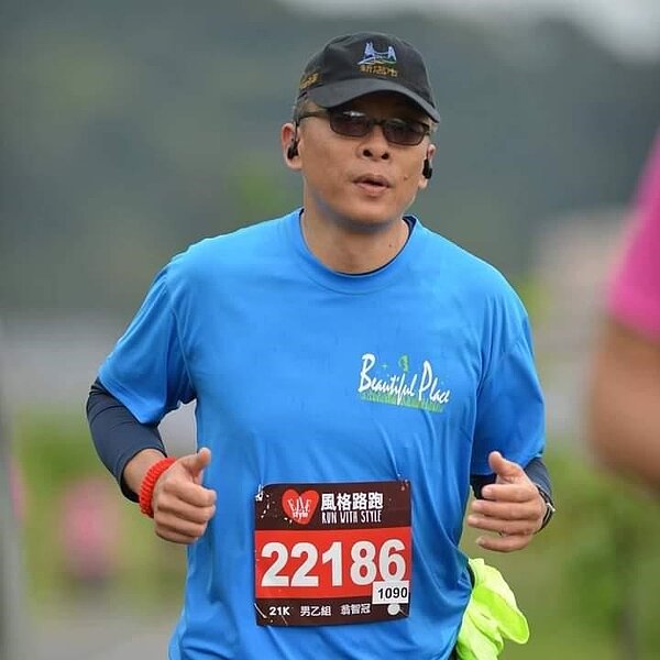 從晨跑、夜跑與路跑，翁智冠人生如賽場。圖／里辦提供
