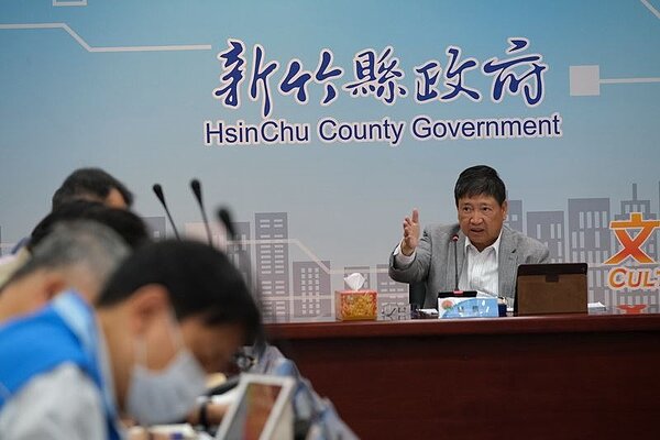 新竹縣長楊文科指示交旅局全面體檢新竹縣台鐵邊坡、老舊橋樑和公共工程工地安全,保障民眾生命安全。圖/新竹縣政府提供