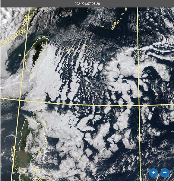 鄭明典PO出今天上午7時20分的衛星雲圖，「感覺海面上有許多珍珠」。圖／取自鄭明典臉書