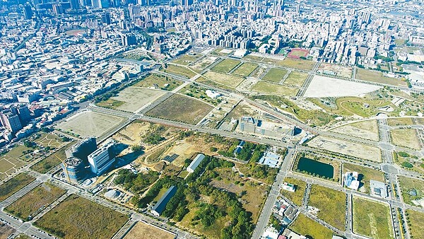 台中市政府7日將推出配餘地標售案，共有水湳經貿、高鐵烏日及太平宗教專用區共22筆土地標售，將為公庫帶來大筆可觀收入。圖／台中市政府提供