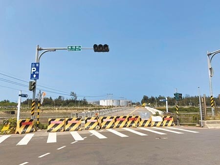 台中市清水高美溼地濱海橋2019年受南方澳斷橋影響於同年10月封橋進行檢修，至今已長達1年半卻未動工。圖／中時資料照