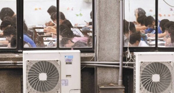 宜蘭縣政府目前執行班班有冷氣計畫進度超前，可望在今年底以前完成各校教室的冷氣安裝。圖／聯合報資料照