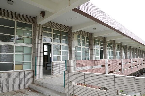 台南下營區東興國小設立已經60個年頭,校舍老舊不敷學子使用,如今獲得中央及地方補助,要改頭換面。圖/台南市政府提供
