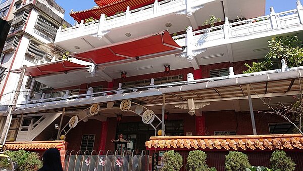 年代久遠的妙法寺，是里內雄偉建築。圖／記者夏維鴻攝影