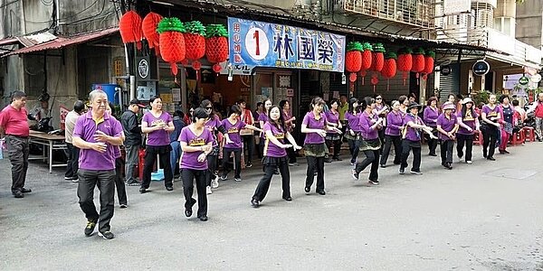 里長夫人Sandy組織排舞委員會，活力滿滿，圖／記者夏維鴻攝影