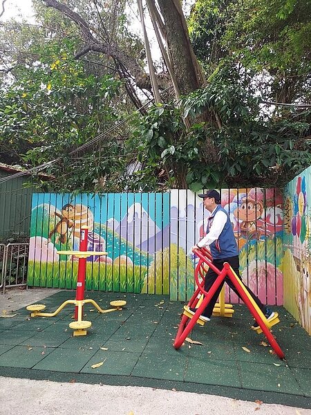 在卡通動物的襯托下，社區景觀千變萬化。圖／記者吳素蘭攝影