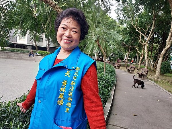 在千年藤蔓纏繞的公園，黃林鳳嬌感到幸福。圖／記者姜靜枝攝影