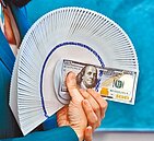 賣匯阻貶　3月外匯存底終止連21升