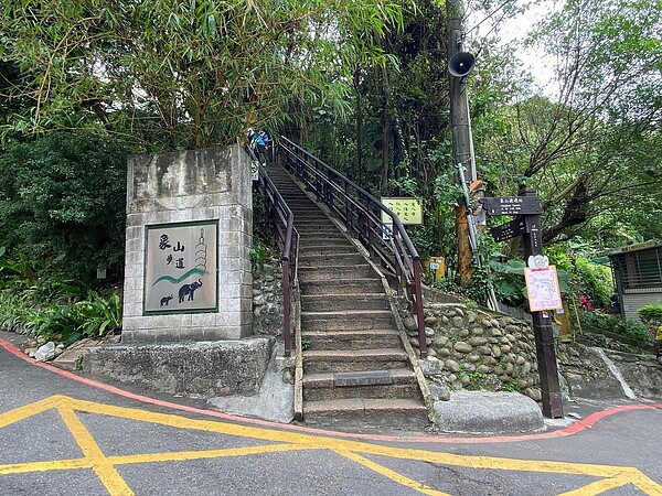 象山步道入口(攝自李寶兒)