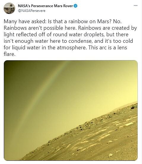 美國航太總署(NASA)近日公布毅力號火星探測車傳回影像,其中一張照片狀似火星出現驚人的彩虹。圖/取自NASA推特