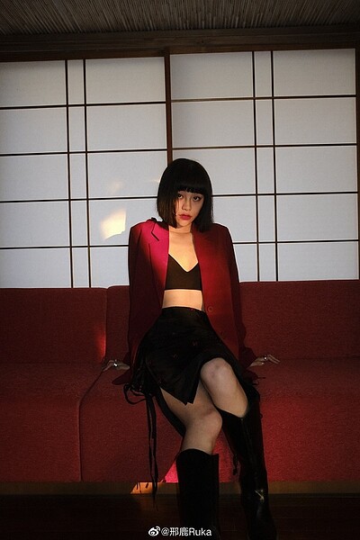 在日本發展的大陸女模邢鹿回應婚變新聞。圖/擷自微博