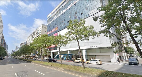 忠孝東路四段、仁愛路四段都是台北最精華的地段。圖／取自Google maps