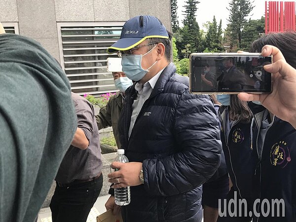 台鐵花蓮工務段熊姓施工主任,9日送到花蓮地檢署複訊,10日被依過失致死罪嫌,以30萬元交保。記者王燕華/攝影