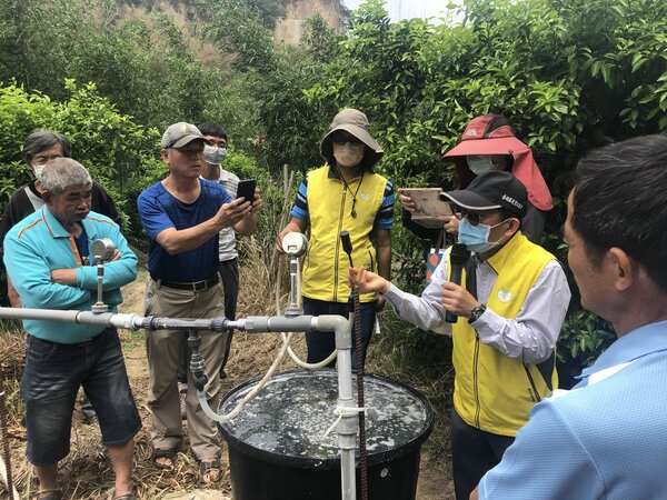 台南區農改場推廣新噴灌技術，協助農民因應缺水危機。圖／記者周宗禎攝影
