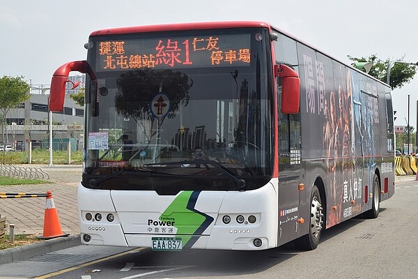 交通局宣布，考量捷運綠線將於4月25日通車，自4月26日起，與捷運高度重疊的800及53路將進行大幅度調整及轉型。圖／台中市交通局提供