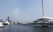 高雄大港橋造價4億旋轉設計　啟用9個月沒船通過