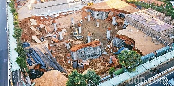 平鎮停車場去年大崩塌,檢方查出結構技師計算錯誤,依過失致死起訴建築師、結構技師及營造公司負責人。圖/聯合報系資料照