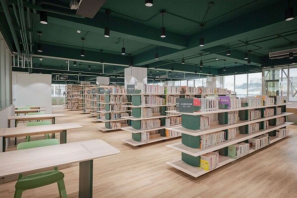 竹市最大圖書館分館暑假上線！600坪6萬冊藏書圖書館龍山分館設一整層兒童閱覽室。圖／新竹市政府提供