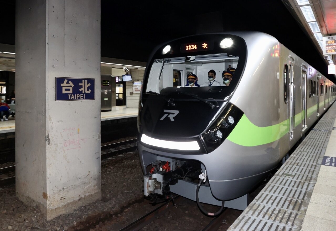 EMU900型通勤電聯車。圖/聯合報系資料照片