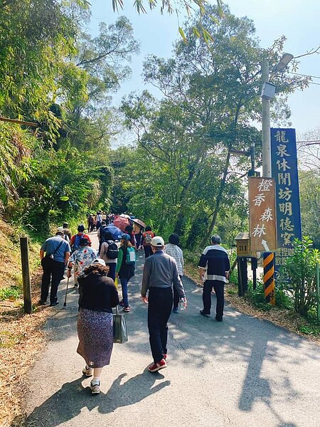 敦安里出遊踏青