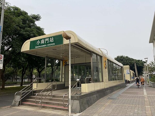 小南門捷運站3號出口。圖／王若茵攝