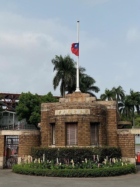 國立台灣大學校門口。圖／陳育悅攝