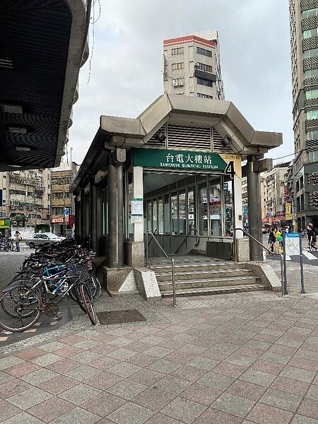 台電大樓捷運站4號出口。圖／陳育悅攝