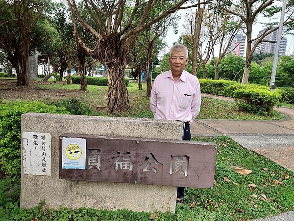 車流不止的土城交流道左通華中橋，右到三峽鶯歌。圖／吳素蘭攝影