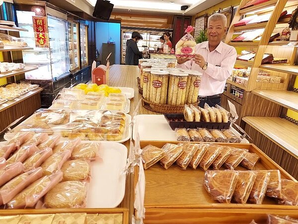 黃崇煒最愛古早味椪餅。圖／吳素蘭攝影