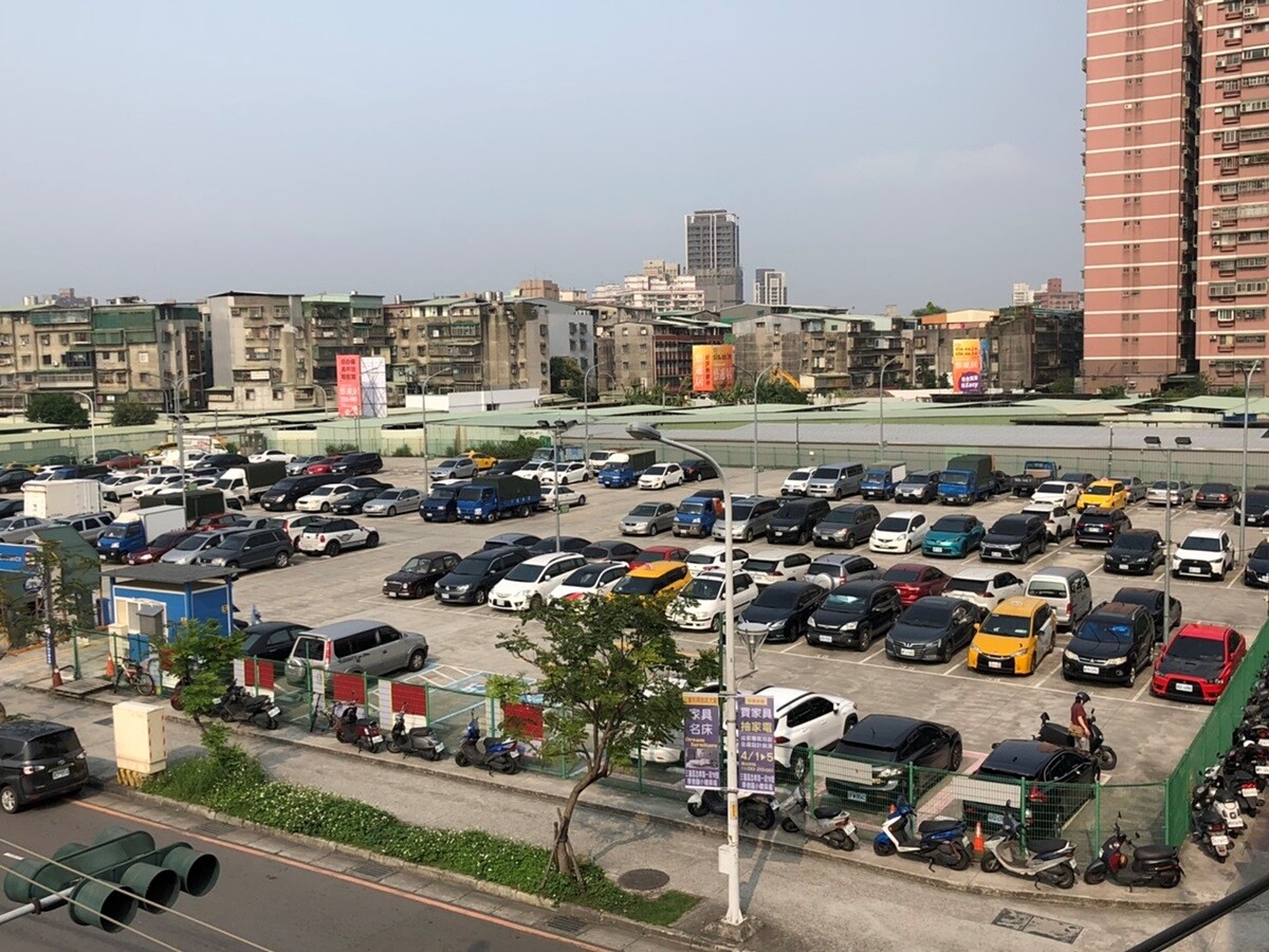 二重重劃區三重段174地號土地搶手,有10幾家建商搶標,最後由國泰建設拿下,溢價率高達71.37%。圖/新北市地政局