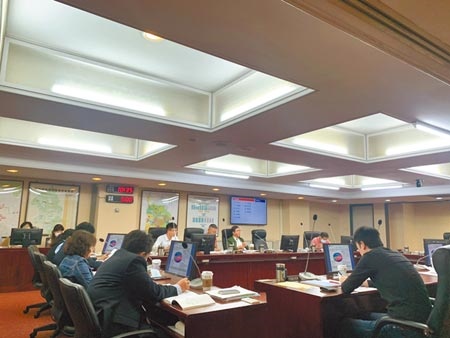 台北市都市更新案居六都之冠，議員建議市府發放加給、津貼，市府卻還要問中央遭痛批淪小媳婦。（張薷攝）