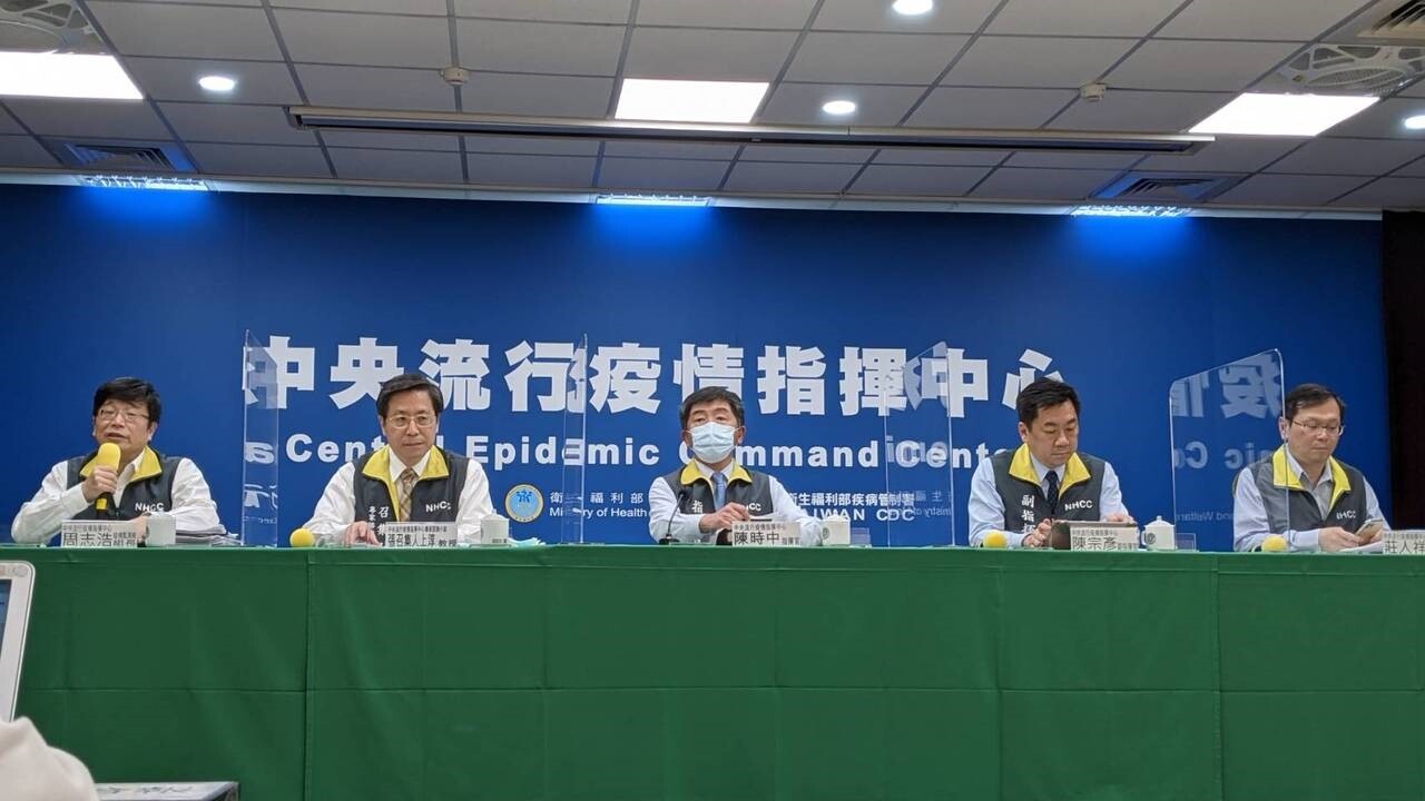 4月21起開放COVID-19疫苗自費接種。圖/指揮中心提供