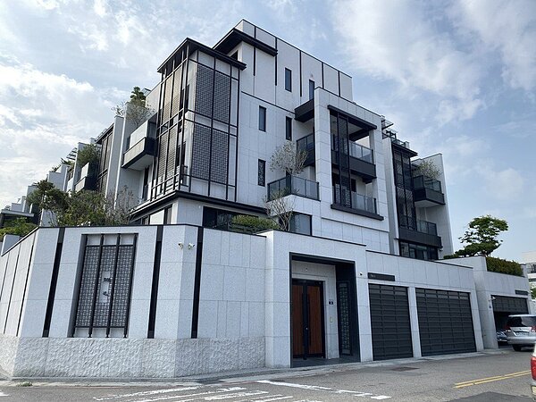 中市百坪別墅的交易數量與六年前相比,成長3倍,集中在低密度重劃區。圖/業者提供