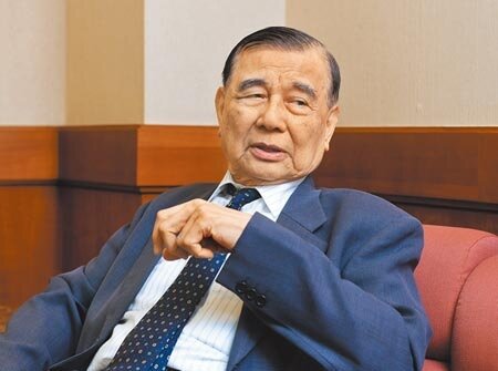 東元集團會長黃茂雄(見圖)與兒子黃育仁的經營權之爭白熱化,黃育仁日前更在網紅「館長」陳之漢直播節目闡述理念,還不忘屢酸老爸,創下台股經營權之爭將戰場擴及網紅平台紀錄。(本報資料照片)