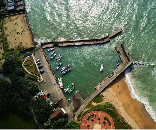 六塊厝漁港空拍照。圖/新北市政府提供