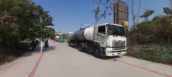 臺中市首部大型ro級淨水設備啟動供水,加入抗旱行列。台中市政府提供