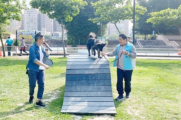 土城第一座寵物公園16日正式啟用。圖/土城區公所提供